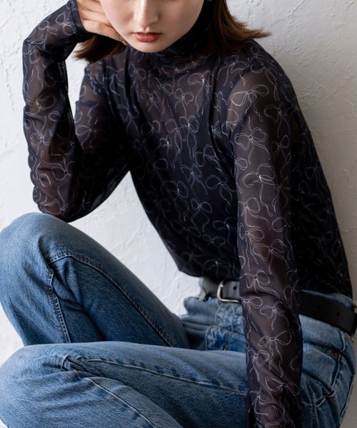 VitaFelice(ヴィータフェリーチェ)の「リボンデザイン ハイネックシアーメッシュトップス(Tシャツ/カットソー・レディース・オフホワイト/グレー/ブラック・FREE)」の7枚目の写真