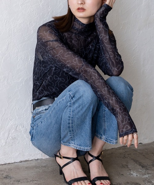 VitaFelice(ヴィータフェリーチェ)の「リボンデザイン ハイネックシアーメッシュトップス(Tシャツ/カットソー・レディース・オフホワイト/グレー/ブラック・FREE)」の8枚目の写真
