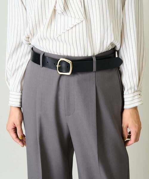 a.v.v（アーヴェヴェ）の「スクエアバックルベルト（ベルト・レディース・ブラック/ベージュ・38）」の2枚目の写真