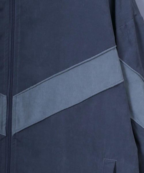 ANPAS(アンパス)の「Nylon Fabric V-Line Color Switching Military Track Jacket/Vライン 配色切替 ミリタリー トラックジャケット ナイロンジャケット(ナイロンジャケット・メンズ・チャコール/カーキ・L/M)」の20枚目の写真