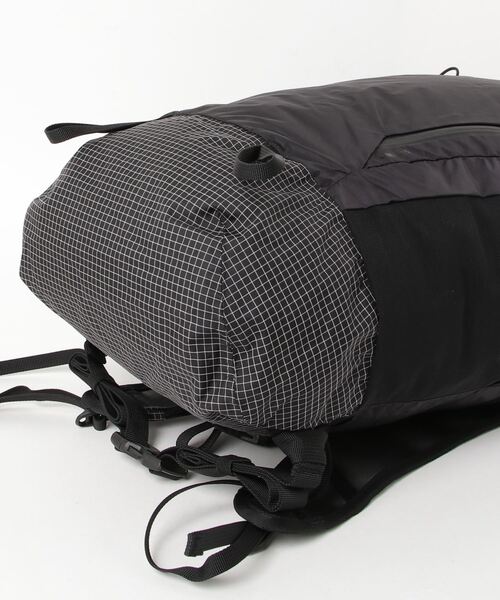 Matador（マタドール）の「MATADOR Freerain22 Waterproof Packable Backpack マタドール フリーレイン22 バックパック（バックパック/リュック・メンズ・ブラック・FREE）」の3枚目の写真