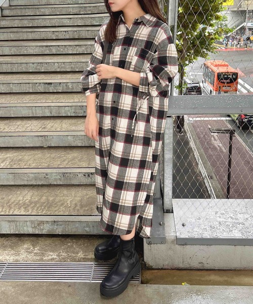 INGNI(イング)の「BackドロストBIGチェック柄シャツワンピース(ワンピース・レディース・ブラック/オフホワイト/ブラウン・M)」の5枚目の写真