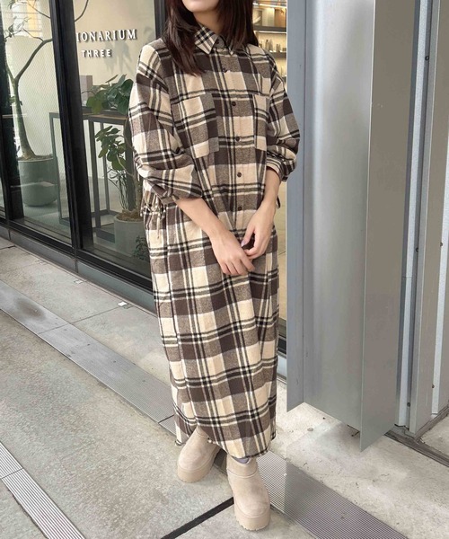 INGNI(イング)の「BackドロストBIGチェック柄シャツワンピース(ワンピース・レディース・ブラック/オフホワイト/ブラウン・M)」の20枚目の写真