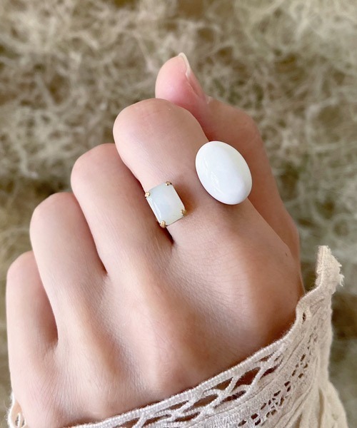 tone(トーン)の「【mallelabrocante/マルラブロカント】オニキスとヴィンテージグラスストーンのフォークリング/金属アレルギー対応(リング・レディース・ブラック/ホワイト・FREE)」の1枚目の写真
