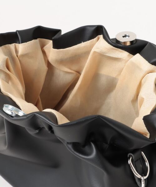 VIBGYOR（ヴィブジョー）の「FReePLACe/巾着デザインチェーンバッグ X12331（ショルダーバッグ・レディース・シルバー/ブラウン/ブラック・FREE）」の12枚目の写真