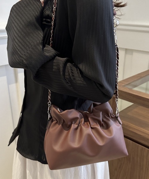 VIBGYOR（ヴィブジョー）の「FReePLACe/巾着デザインチェーンバッグ X12331（ショルダーバッグ・レディース・シルバー/ブラウン/ブラック・FREE）」の8枚目の写真