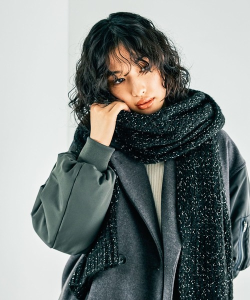 LEPSIM（レプシィム）の「ラメニットストール　152656（ストール/ショール・レディース・ブラック/チャコールグレー・ONE SIZE）」の2枚目の写真