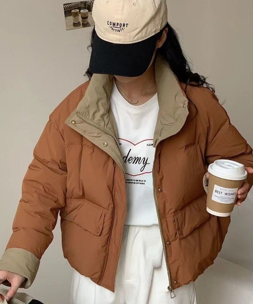 GEMEDA(ジェメダ)の「スタンドカラーコンパクトダウンジャケット(ブルゾン・レディース・アイボリー/ピンク/ブラウン/モカ・M)」の21枚目の写真