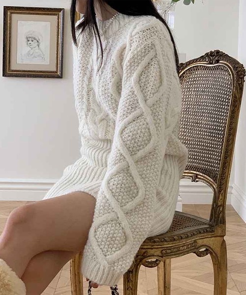 Jasmine Grandiflorum(ジャスミングランディフローラム)の「【Jasmine】ケーブル編みニットミニワンピース (AW)(ワンピース・レディース・ホワイト/ネイビー/ベージュ・FREE)」の12枚目の写真