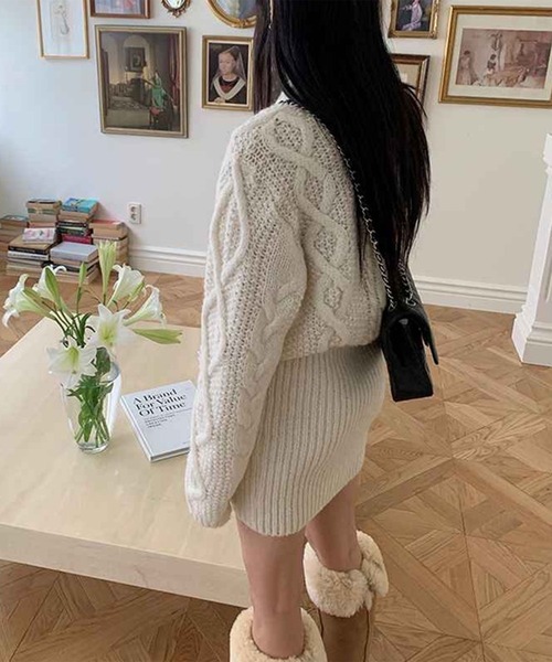 Jasmine Grandiflorum(ジャスミングランディフローラム)の「【Jasmine】ケーブル編みニットミニワンピース (AW)(ワンピース・レディース・ホワイト/ネイビー/ベージュ・FREE)」の15枚目の写真