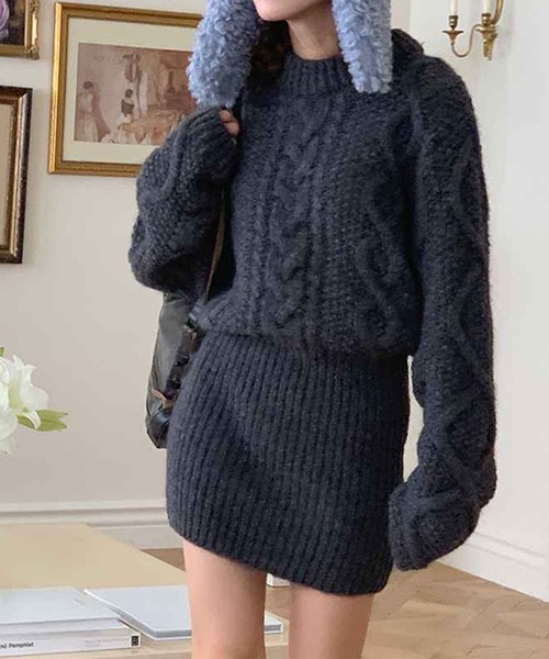 Jasmine Grandiflorum(ジャスミングランディフローラム)の「【Jasmine】ケーブル編みニットミニワンピース (AW)(ワンピース・レディース・ホワイト/ネイビー/ベージュ・FREE)」の6枚目の写真