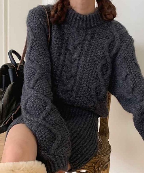 Jasmine Grandiflorum(ジャスミングランディフローラム)の「【Jasmine】ケーブル編みニットミニワンピース (AW)(ワンピース・レディース・ホワイト/ネイビー/ベージュ・FREE)」の8枚目の写真