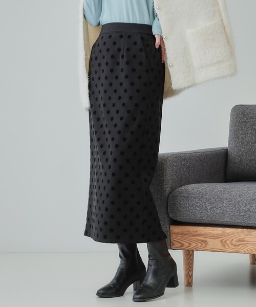 DRESKIP（ドレスキップ）の「【S-LL】華やかさ引き立つ フロッキードット ナロースカート（スカート・レディース・チャコールグレー/オリーブ/ベージュ・01/02/03/04）」の2枚目の写真