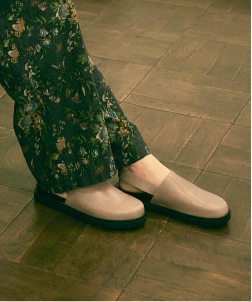 RNA-N(アールエヌエーエヌ)の「E5059 レザークロッグサンダル(サンダル・レディース・グレー/ブラック・SMALL/MEDIUM)」の14枚目の写真