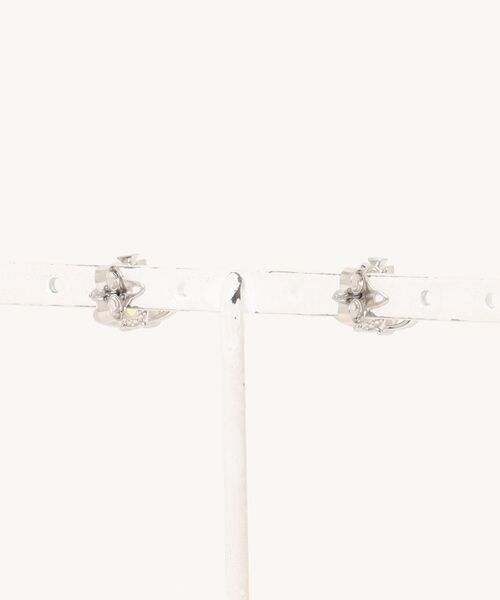 Vivienne Westwood（ヴィヴィアンウエストウッド）の「REINA EARRINGS（ピアス（両耳用）・レディース・シルバー/シルバー系その他/ゴールド系その他・FREE）」の4枚目の写真