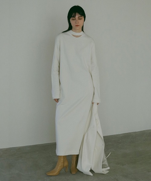 MANOF(マノフ)の「SLASH NECK DRESS(ワンピース・レディース・パープル/ブラック/アイボリー・FREE)」の1枚目の写真