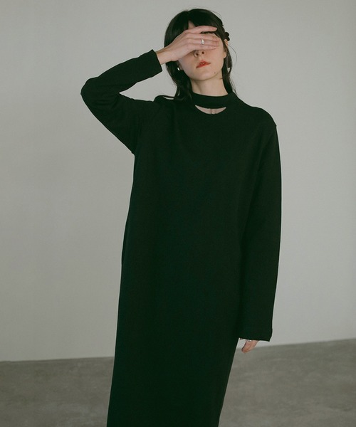 MANOF(マノフ)の「SLASH NECK DRESS(ワンピース・レディース・パープル/ブラック/アイボリー・FREE)」の3枚目の写真