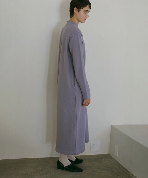 MANOF(マノフ)の「SLASH NECK DRESS(ワンピース・レディース・パープル/ブラック/アイボリー・FREE)」の8枚目の写真