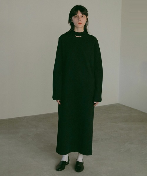 MANOF(マノフ)の「SLASH NECK DRESS(ワンピース・レディース・パープル/ブラック/アイボリー・FREE)」の12枚目の写真