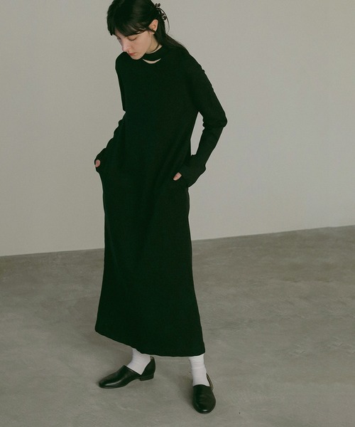 MANOF(マノフ)の「SLASH NECK DRESS(ワンピース・レディース・パープル/ブラック/アイボリー・FREE)」の14枚目の写真