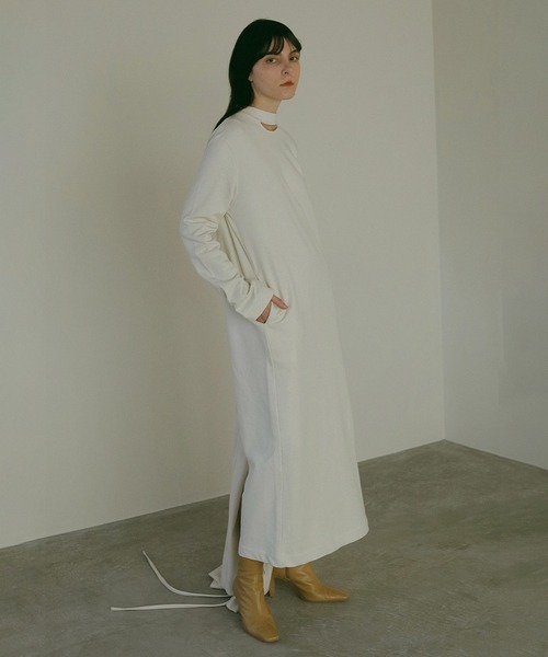 MANOF(マノフ)の「SLASH NECK DRESS(ワンピース・レディース・パープル/ブラック/アイボリー・FREE)」の17枚目の写真