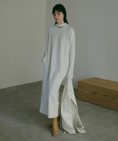 MANOF(マノフ)の「SLASH NECK DRESS(ワンピース・レディース・パープル/ブラック/アイボリー・FREE)」の18枚目の写真