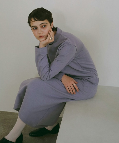MANOF(マノフ)の「SLASH NECK DRESS(ワンピース・レディース・パープル/ブラック/アイボリー・FREE)」の5枚目の写真