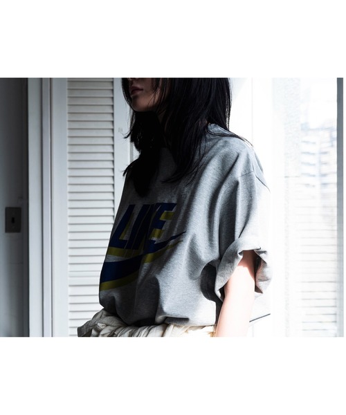 k3&co.(ケイスリーアンドコー)の「【LIKE】PRINT TEE(Tシャツ/カットソー・レディース・ネイビー/アイボリー/グレー・ONE SIZE)」の7枚目の写真