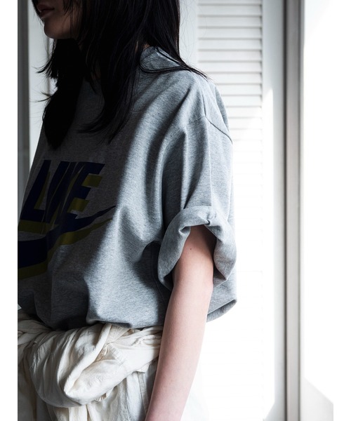 k3&co.(ケイスリーアンドコー)の「【LIKE】PRINT TEE(Tシャツ/カットソー・レディース・ネイビー/アイボリー/グレー・ONE SIZE)」の4枚目の写真