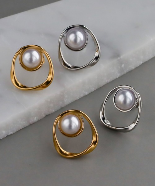 abaskdesign(アバスクデザイン)の「金属アレルギー対応 ニュアンススクエアパールピアス(ピアス(両耳用)・レディース・ゴールド/シルバー・FREE)」の2枚目の写真