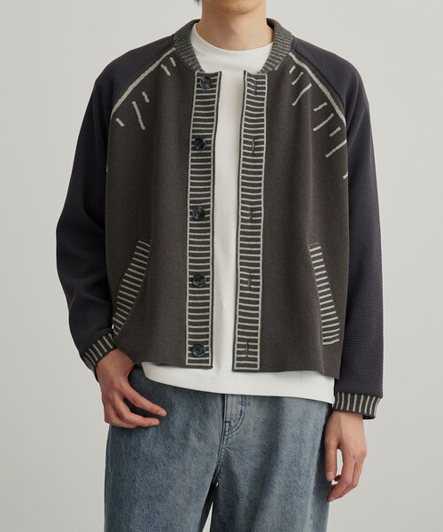 PUBLIC TOKYO（パブリックトウキョウ）の「グラフィティ―ニットスタジャンカーデ（カーディガン/ボレロ・メンズ・ライトグレー/ダークブラウン・1/2）」の3枚目の写真