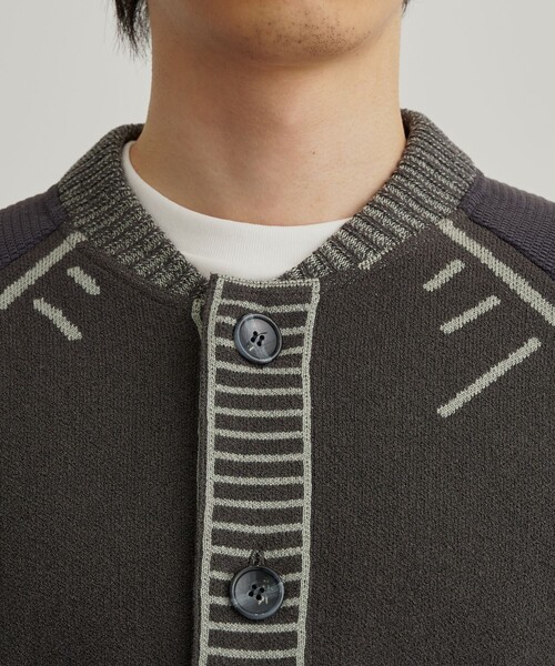 PUBLIC TOKYO（パブリックトウキョウ）の「グラフィティ―ニットスタジャンカーデ（カーディガン/ボレロ・メンズ・ライトグレー/ダークブラウン・1/2）」の14枚目の写真