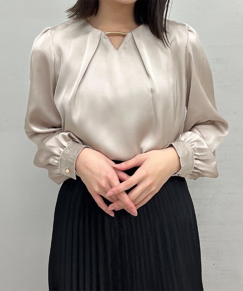 &soiree(アンドソワレ)の「【&soiree】Vネックメタル付きシフォンブラウス(CP)(シャツ/ブラウス・レディース・ベージュ/ピンク・FREE)」の15枚目の写真