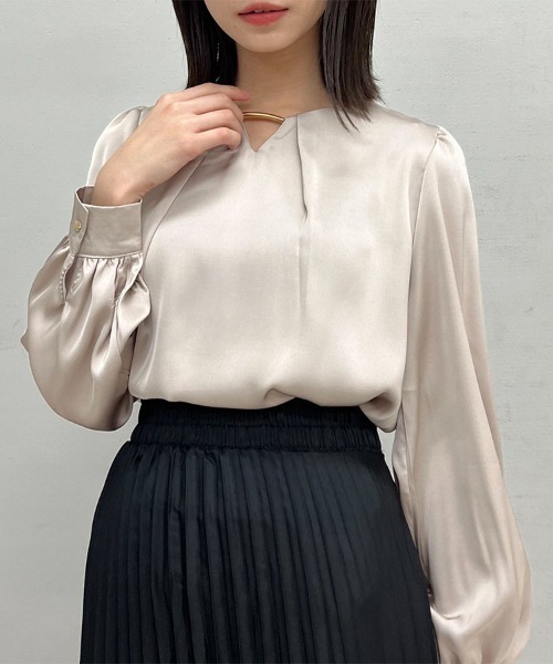 &soiree(アンドソワレ)の「【&soiree】Vネックメタル付きシフォンブラウス(CP)(シャツ/ブラウス・レディース・ベージュ/ピンク・FREE)」の13枚目の写真