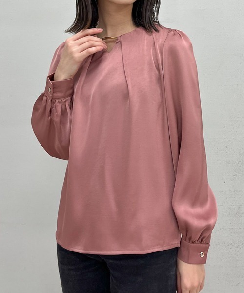 &soiree(アンドソワレ)の「【&soiree】Vネックメタル付きシフォンブラウス(CP)(シャツ/ブラウス・レディース・ベージュ/ピンク・FREE)」の7枚目の写真