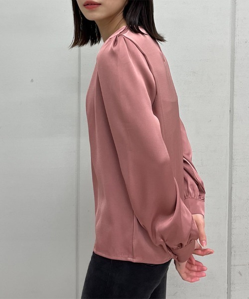 &soiree(アンドソワレ)の「【&soiree】Vネックメタル付きシフォンブラウス(CP)(シャツ/ブラウス・レディース・ベージュ/ピンク・FREE)」の8枚目の写真