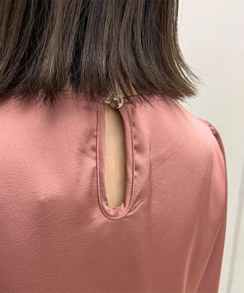 &soiree(アンドソワレ)の「【&soiree】Vネックメタル付きシフォンブラウス(CP)(シャツ/ブラウス・レディース・ベージュ/ピンク・FREE)」の12枚目の写真