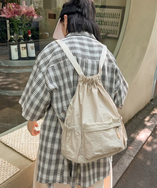 VIBGYOR（ヴィブジョー）の「urbanfemine./軽量ドーローストリングナップサック U7430（バックパック/リュック・レディース・ホワイト/ベージュ/ブルー/ブラック・FREE）」の4枚目の写真