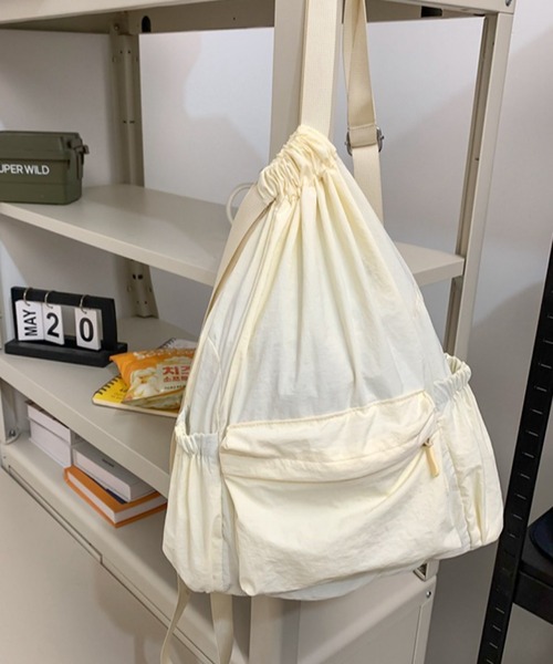 VIBGYOR（ヴィブジョー）の「urbanfemine./軽量ドーローストリングナップサック U7430（バックパック/リュック・レディース・ホワイト/ベージュ/ブルー/ブラック・FREE）」の13枚目の写真