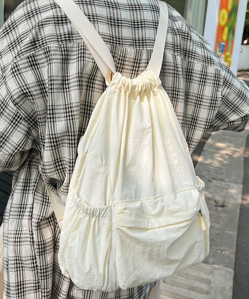 VIBGYOR（ヴィブジョー）の「urbanfemine./軽量ドーローストリングナップサック U7430（バックパック/リュック・レディース・ホワイト/ベージュ/ブルー/ブラック・FREE）」の7枚目の写真