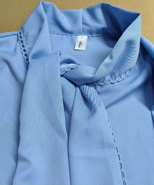 maison de LATIR(メゾンドラティール)の「ボウタイネックシフォンブラウス(シャツ/ブラウス・レディース・ブルー/ホワイト・ONESIZE)」の11枚目の写真