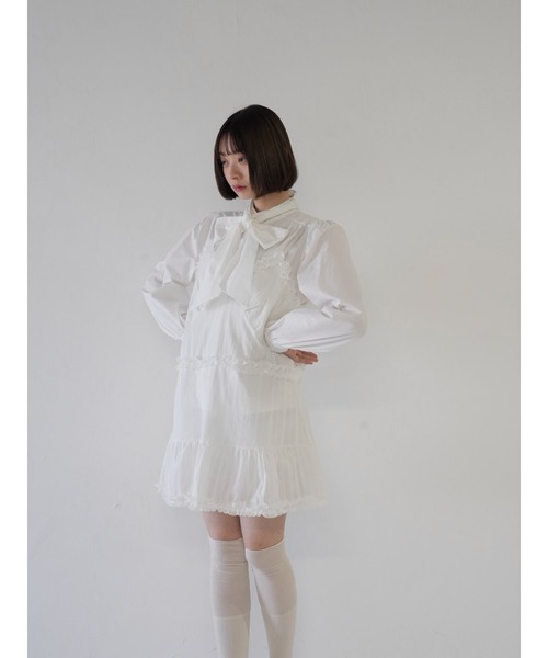 Uenui（ウニュイ）の「ラウンドフリル キャミワンピース（ワンピース・レディース・ホワイト/ブラック・FREE）」の11枚目の写真