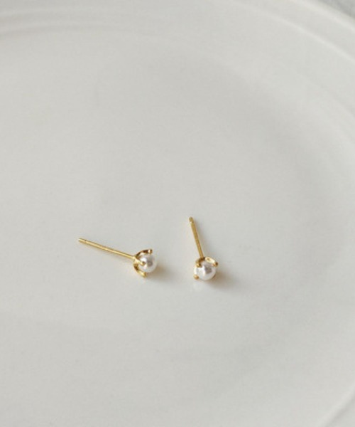 yu-ka(ユーカ)の「YU-KA:パールスタッドピアス Pearl stud pierce(ピアス(両耳用)・レディース・ゴールド・FREE)」の2枚目の写真