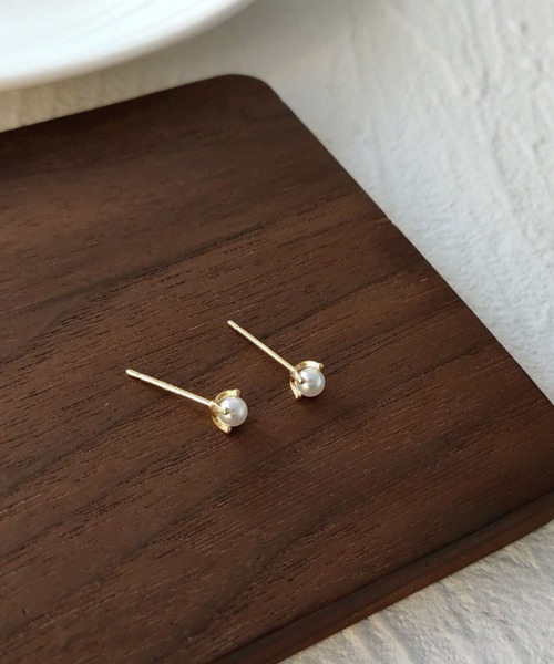 yu-ka(ユーカ)の「YU-KA:パールスタッドピアス Pearl stud pierce(ピアス(両耳用)・レディース・ゴールド・FREE)」の3枚目の写真