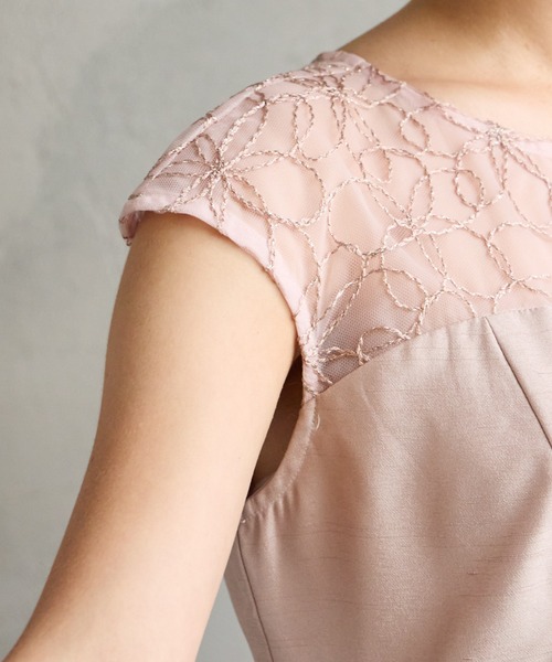 AIMER（エメ）の「リリアン刺繍×シャンタン フレンチスリーブフレアパーティードレス　結婚式　お呼ばれ　ドレス　20代 30代（ドレス・レディース・ピーコックグリーン系/ベージュ/ラベンダー/ピンクベージュ・MEDIUM/LARGE）」の11枚目の写真