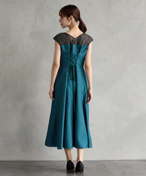 AIMER（エメ）の「リリアン刺繍×シャンタン フレンチスリーブフレアパーティードレス　結婚式　お呼ばれ　ドレス　20代 30代（ドレス・レディース・ピーコックグリーン系/ベージュ/ラベンダー/ピンクベージュ・MEDIUM/LARGE）」の19枚目の写真