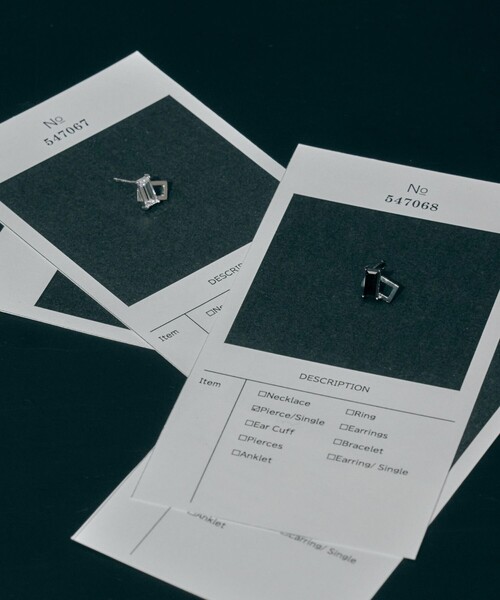 and cloud(アンドクラウド)の「Bijou Frame Pierce / Single(ピアス(片耳用)・レディース・ブラック/シルバー・FREE)」の1枚目の写真