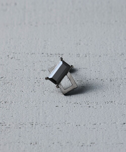 and cloud(アンドクラウド)の「Bijou Frame Pierce / Single(ピアス(片耳用)・レディース・ブラック/シルバー・FREE)」の2枚目の写真