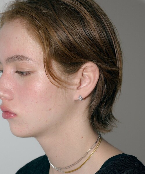 and cloud(アンドクラウド)の「Bijou Frame Pierce / Single(ピアス(片耳用)・レディース・ブラック/シルバー・FREE)」の8枚目の写真