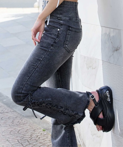 GORGE（ゴージ）の「《3ボタン×サイドリボン》レディース デニムパンツ フレア ハイウエスト 美脚 春夏秋冬（デニムパンツ・レディース・ブルー/ブラック/ブルー系・S/M/L）」の2枚目の写真